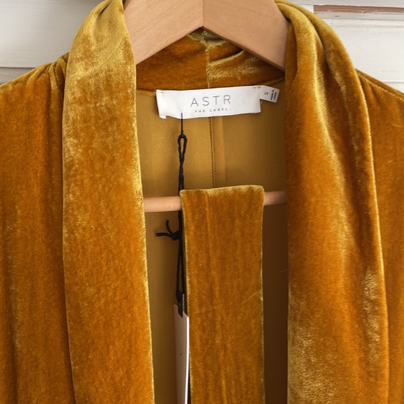 SOLD ♥️ ASTR Gold Velvet Duster Jacket - Picture 6 of 7